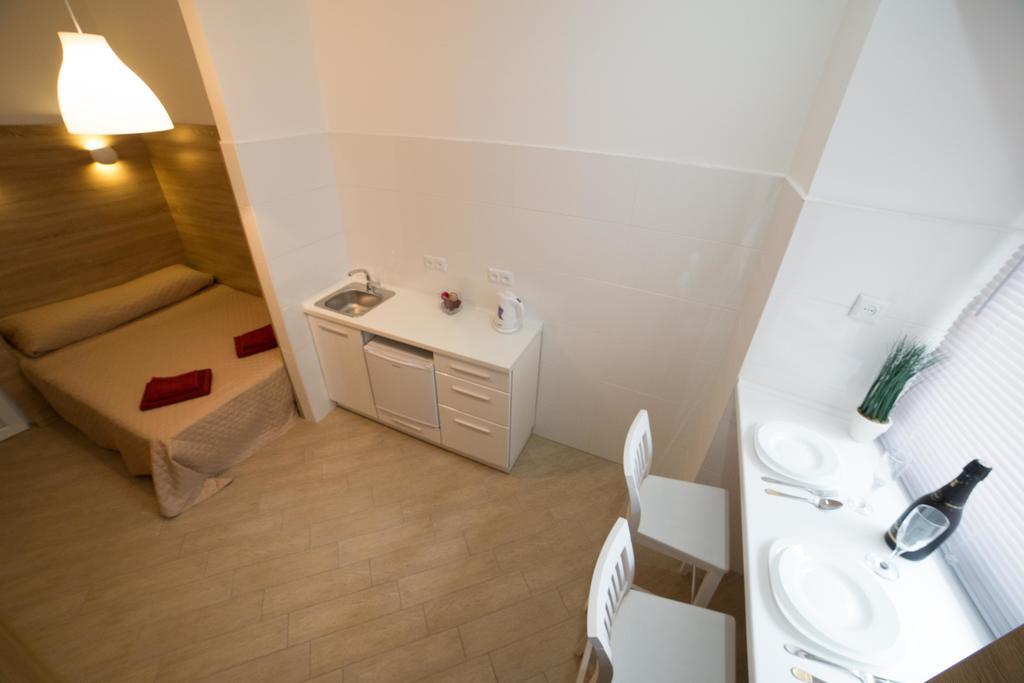 Apartment On Filatova 10/1 Lviv Exterior photo